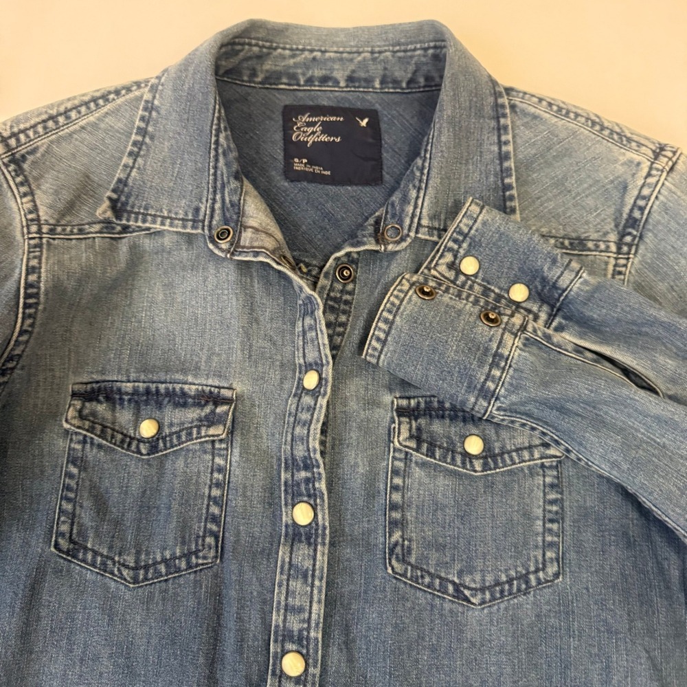 American Eagle‎ Outfitters Womens Denim Shirt Blue Faded Western Snap Size S